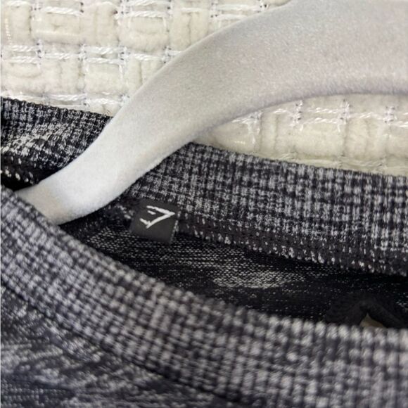 Adapt Seamless Camp Crop✨ - Picture 10 of 11